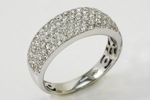 anello oro bianco diamanti