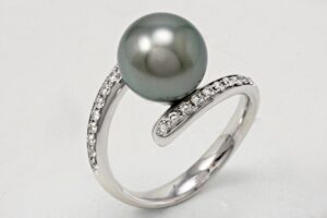 Anello di fidanzamento con perla significato on sale