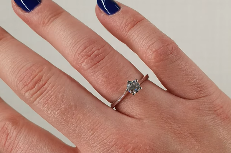ANELLO SOLITARIO CON DIAMANTE NATURALE TAGLIO BRILLANTE CT. 0.45 CERTIFICATO GIA Biffi Gioielli
