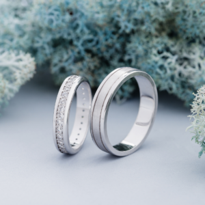 WEDDING RINGS IN PLATINUM, PRECIOUS AND RESISTANT