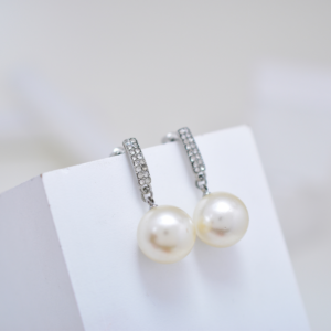 EARRINGS WITH PEARLS AND GOLD DIAMONDS