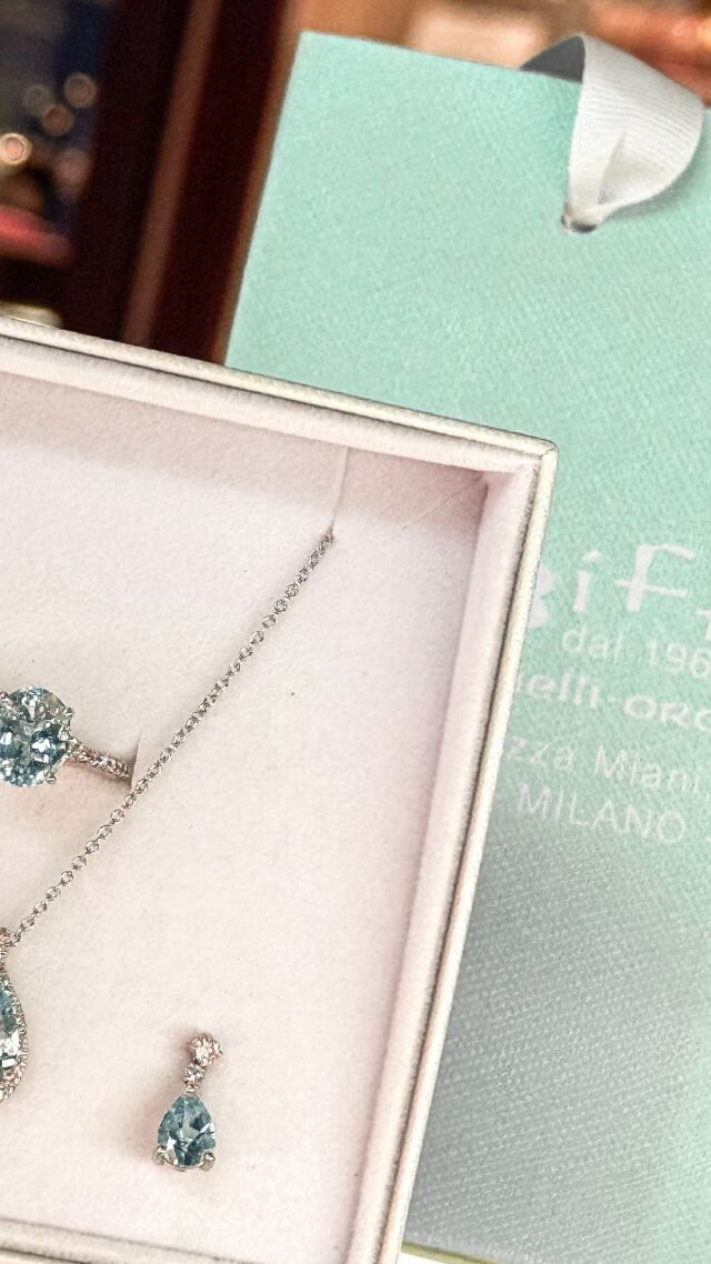 Voglia di caldo, luce e libertà! 🌊
Acquamarina fresca + diamanti super brillanti = Estate addosso, in versione gioiello. 😍

📍 Vieni a provarli o visita il sito biffigioielli.com

#acquamarina #parure #diamanti #biffigioielli #biffimilano #latuagioielleriadifiducia #quietluxury